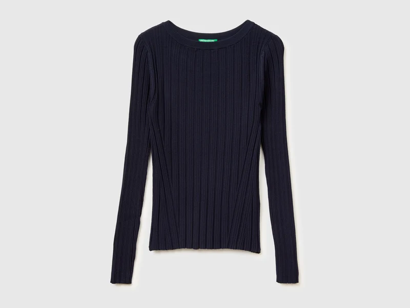 Figurbetonter Rippstrickpullover