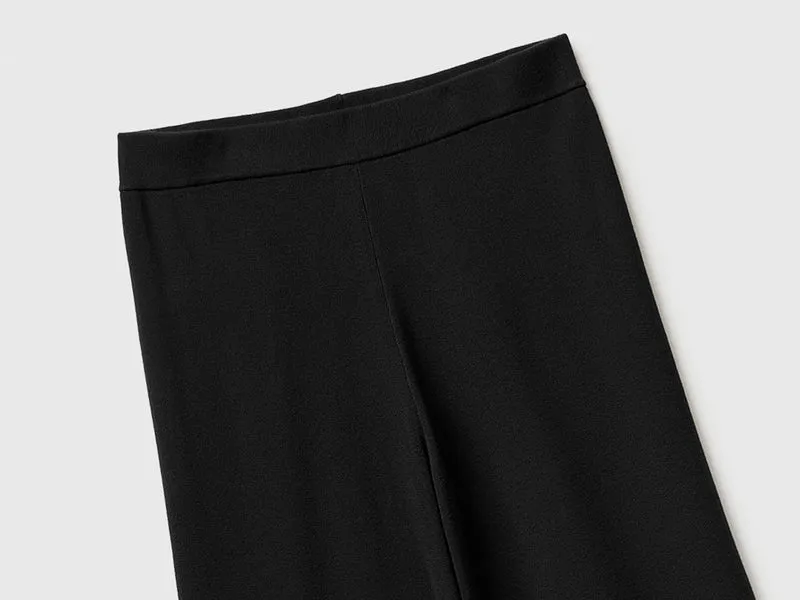 Strickhose mit weitem Bein