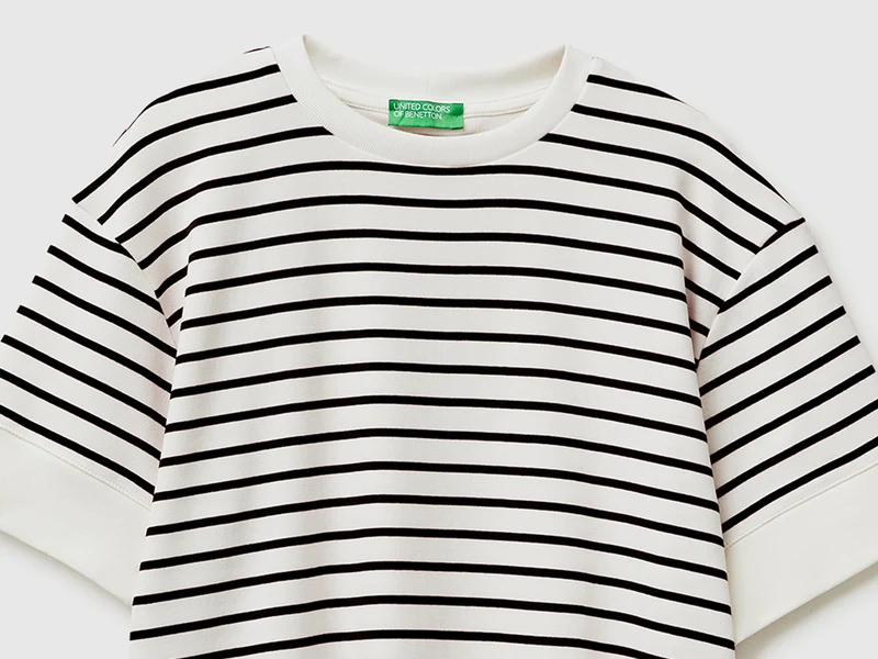 Gestreiftes Kurzarm-T-Shirt