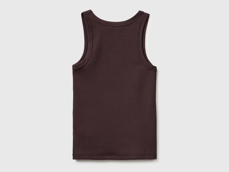 Geripptes Tanktop mit weitem Halsausschnitt