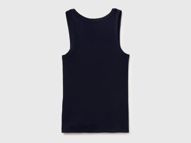 Geripptes Tanktop mit weitem Halsausschnitt