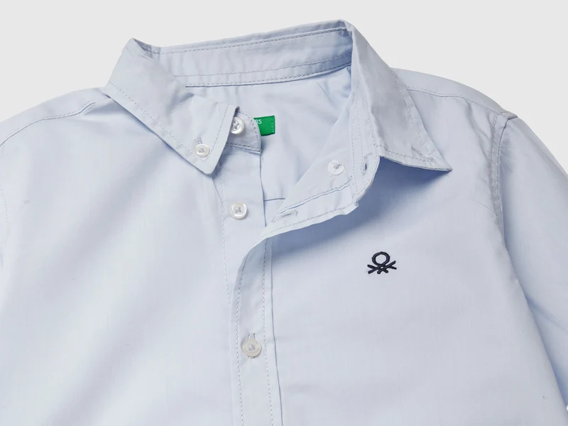 Hellblaues Button-Down-Hemd