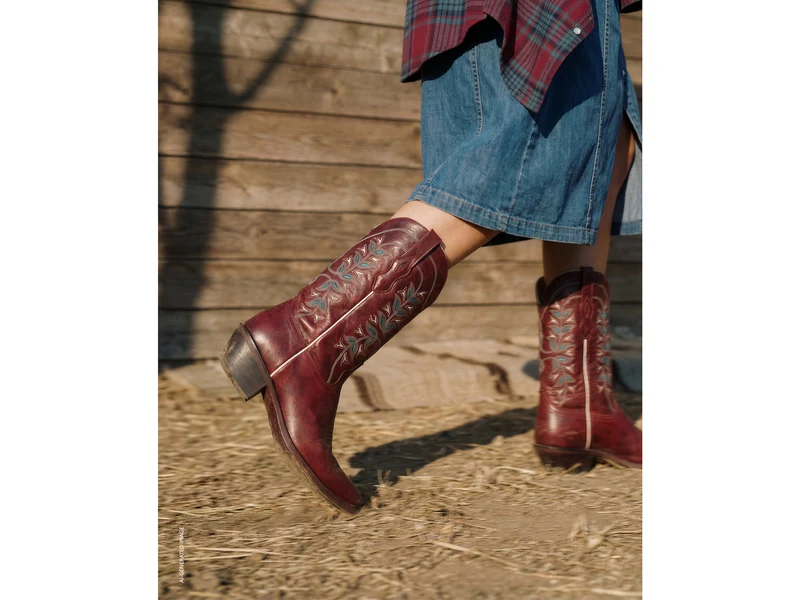 Hohe rote Texan-Stiefel