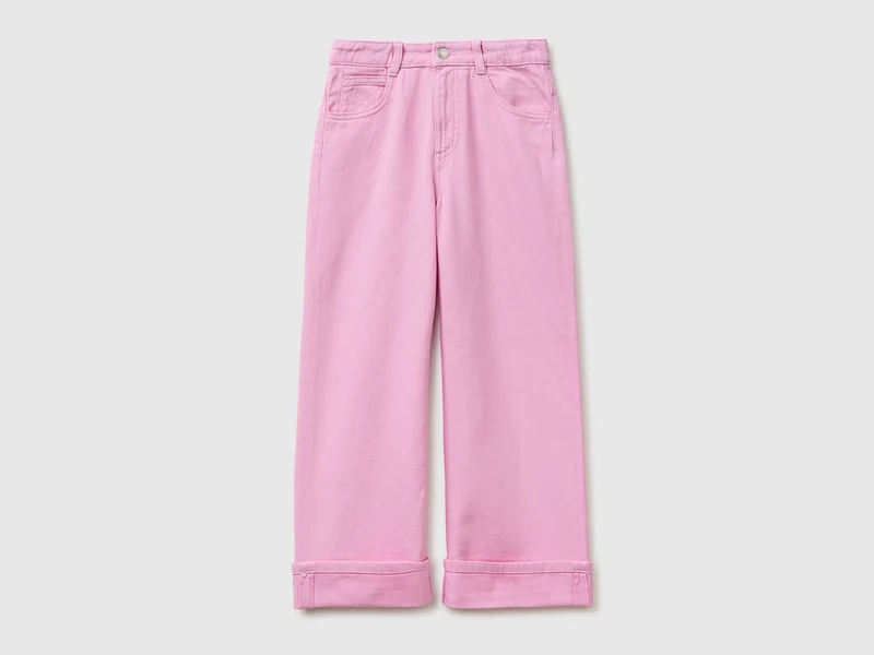 Weit geschnittene Hose mit Umschlägen