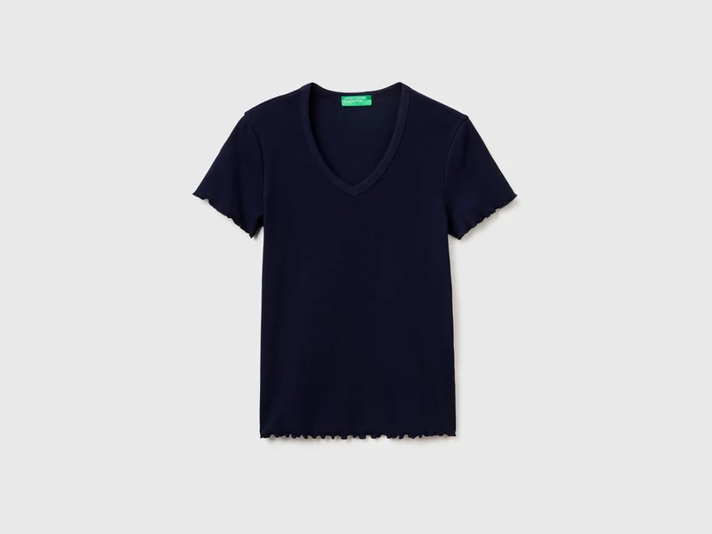 Geripptes T-Shirt mit V-Ausschnitt