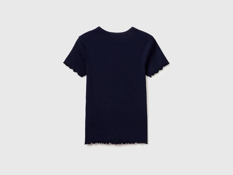 Geripptes T-Shirt mit V-Ausschnitt