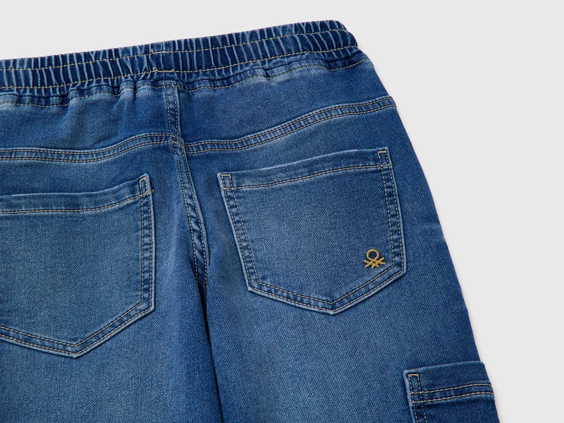 Jeans-Jogginghose mit extra großen Taschen