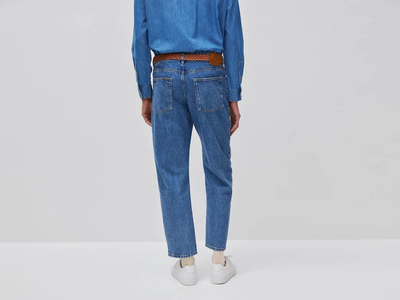 Jeans mit entspannter Passform und Bleicheffekt