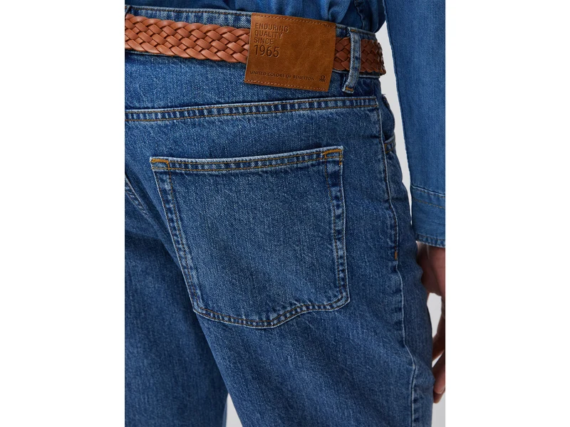 Jeans mit entspannter Passform und Bleicheffekt