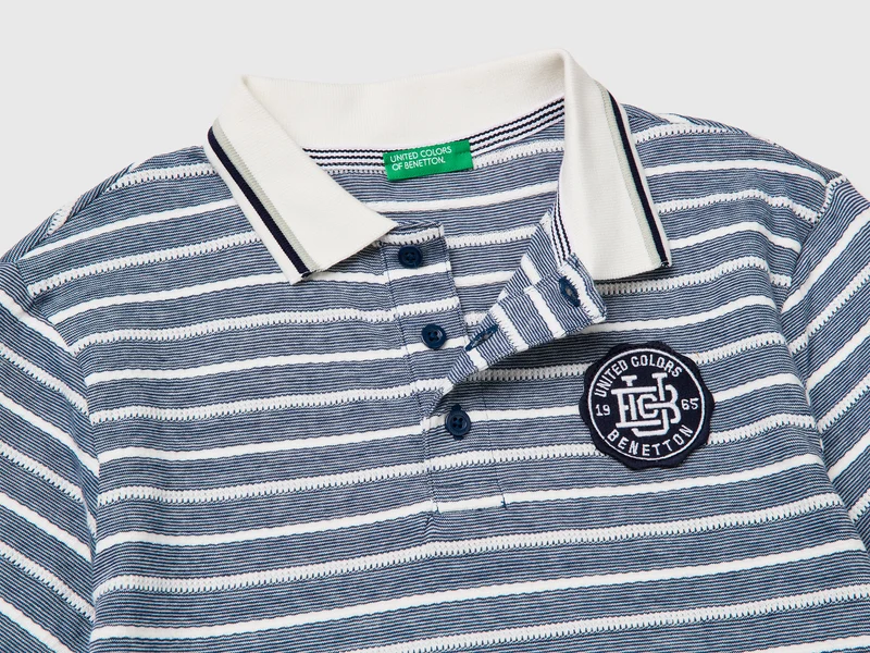 Gestreiftes Poloshirt mit Aufnäher