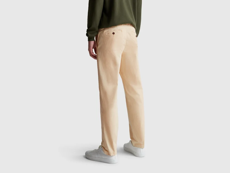 Straight-Fit-Chinos
