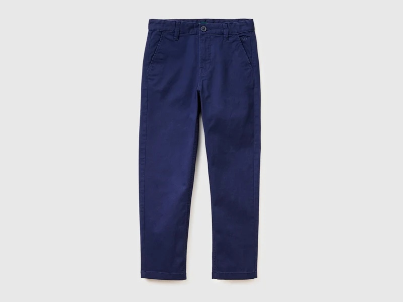 Schmal geschnittene Chinos aus Stretch-Baumwolle